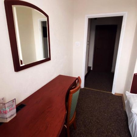 Dom Turysty Sanok Aparthotel Kültér fotó