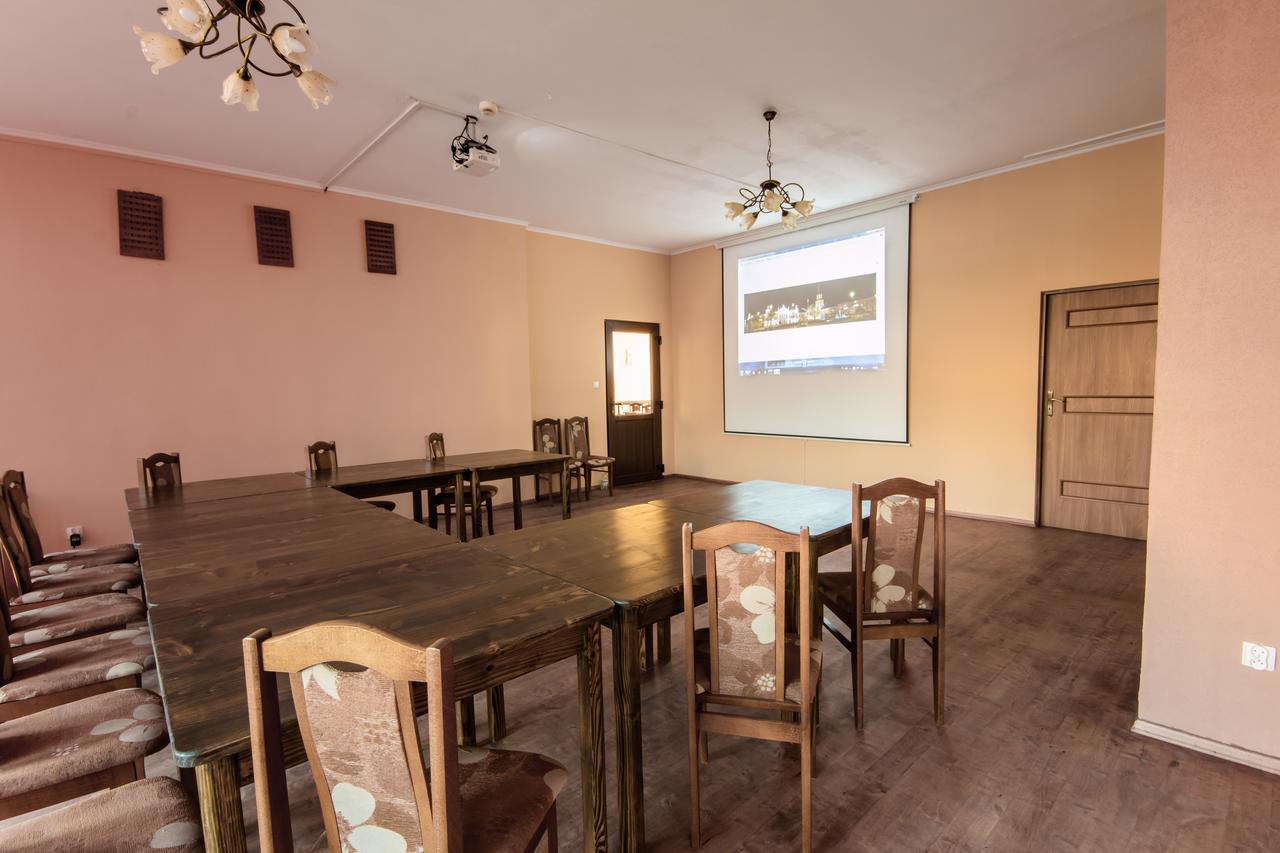 Dom Turysty Sanok Aparthotel Kültér fotó