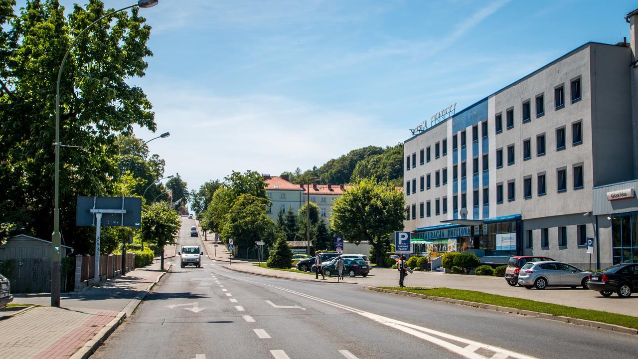 Dom Turysty Sanok Aparthotel Kültér fotó