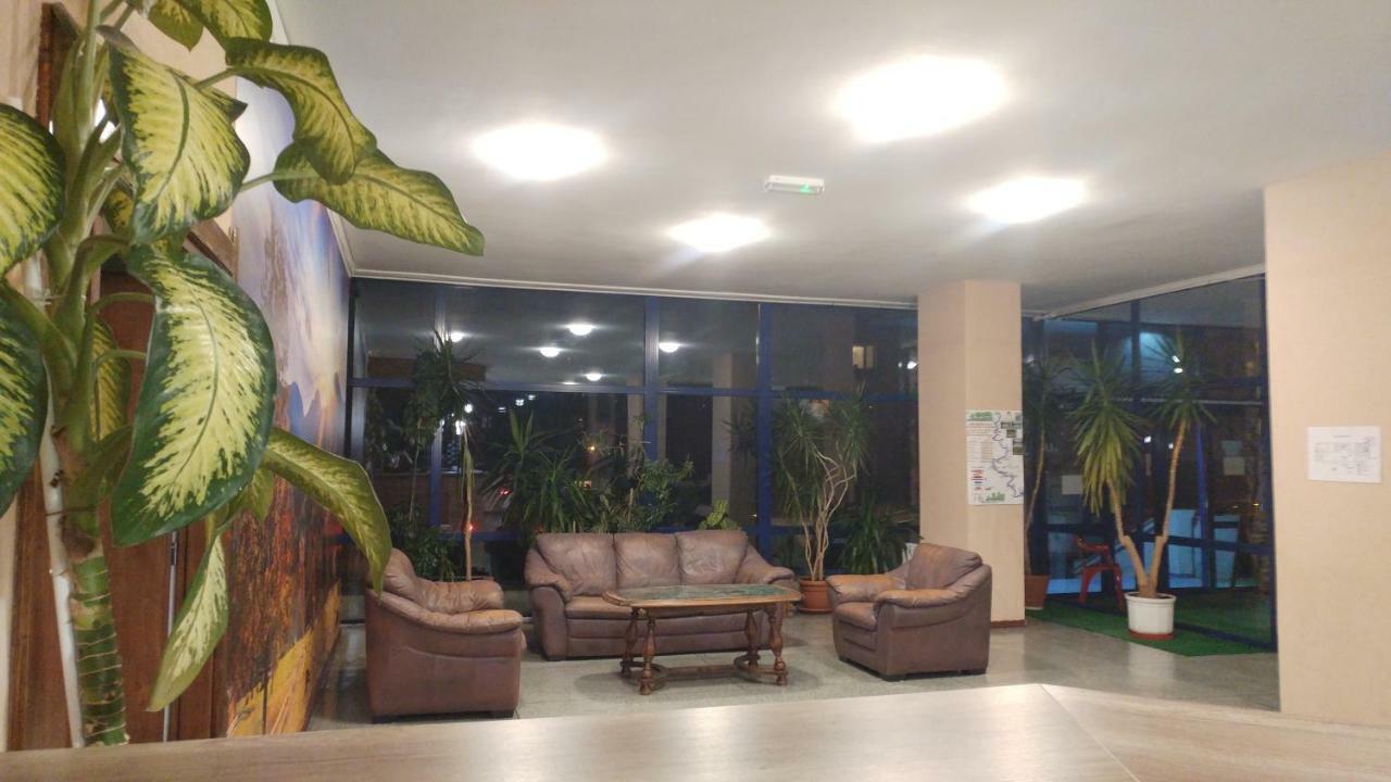 Dom Turysty Sanok Aparthotel Kültér fotó